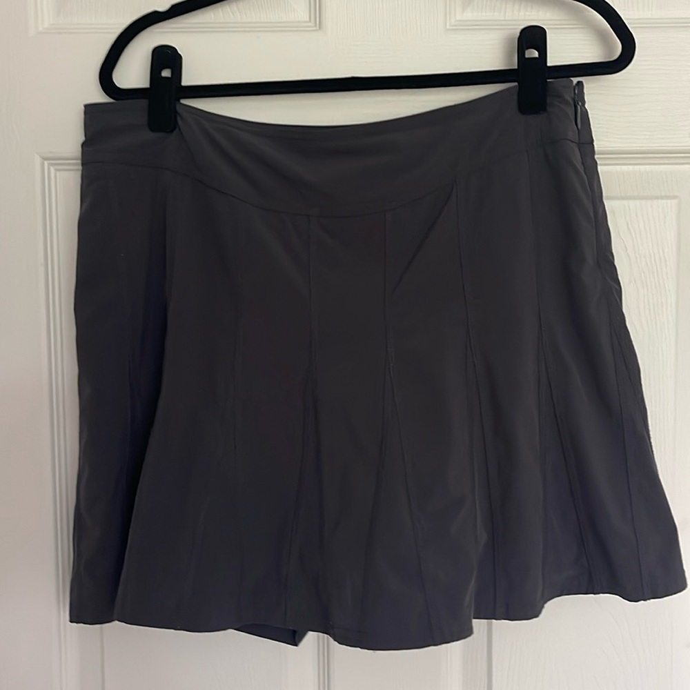 Charcoal grey Athleta skort, skirt with shorts